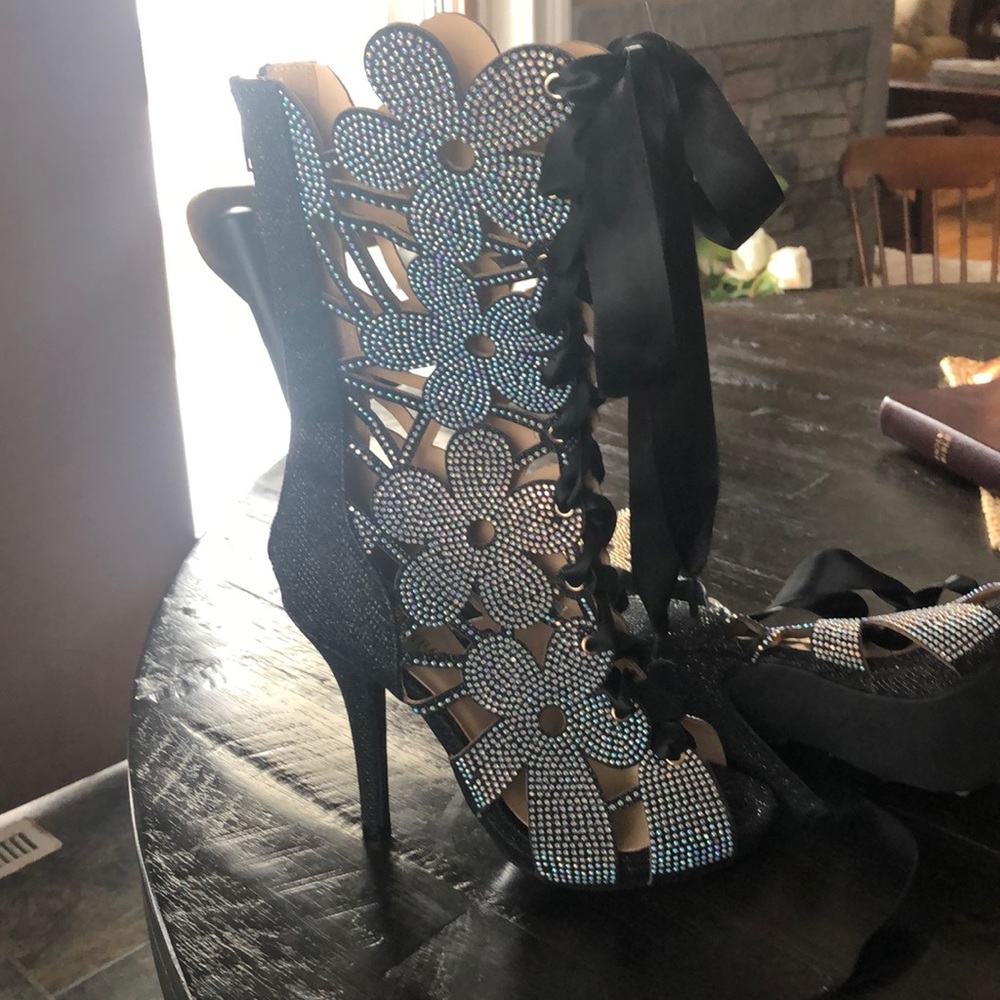 Cute faux rhinestones lace up heels.